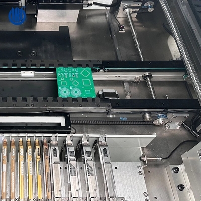 موتورهای دو Y CHM-751 اقتصادی 6 سر خط تولید PCB SMT انتخاب و مکان ماشین