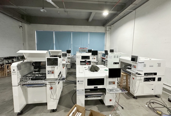 Charmhigh High Precision 4 Heads SMT Pick and Place Machine تغییر اتوماتیک نوزل CPKCPK≥1.0